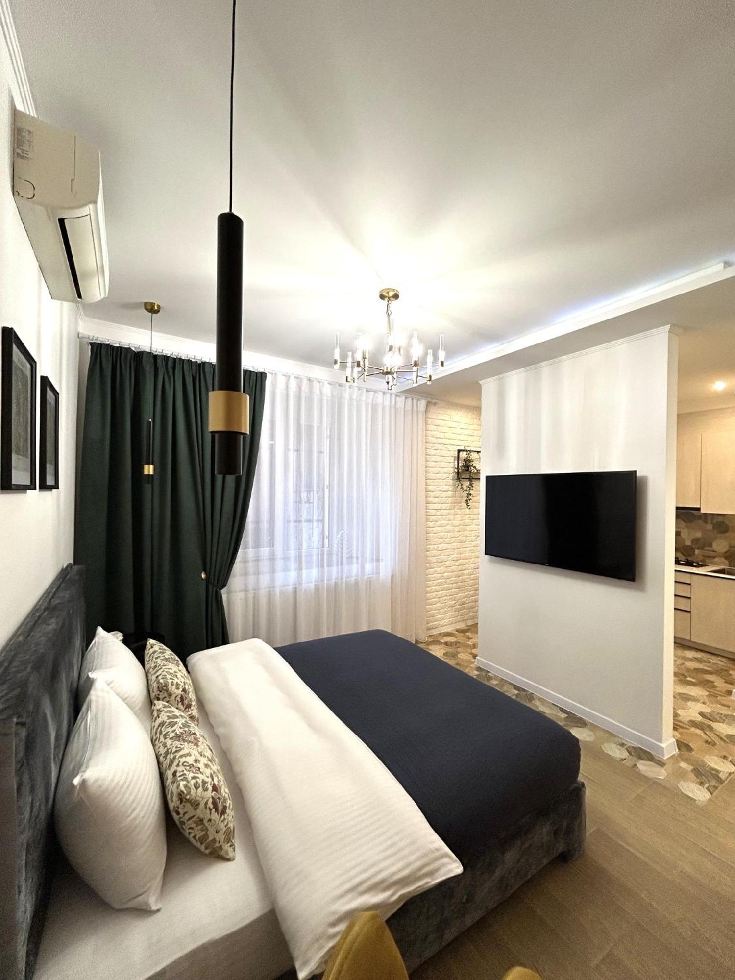 Modern Apartment, 100M To Opera Lviv Eksteriør billede